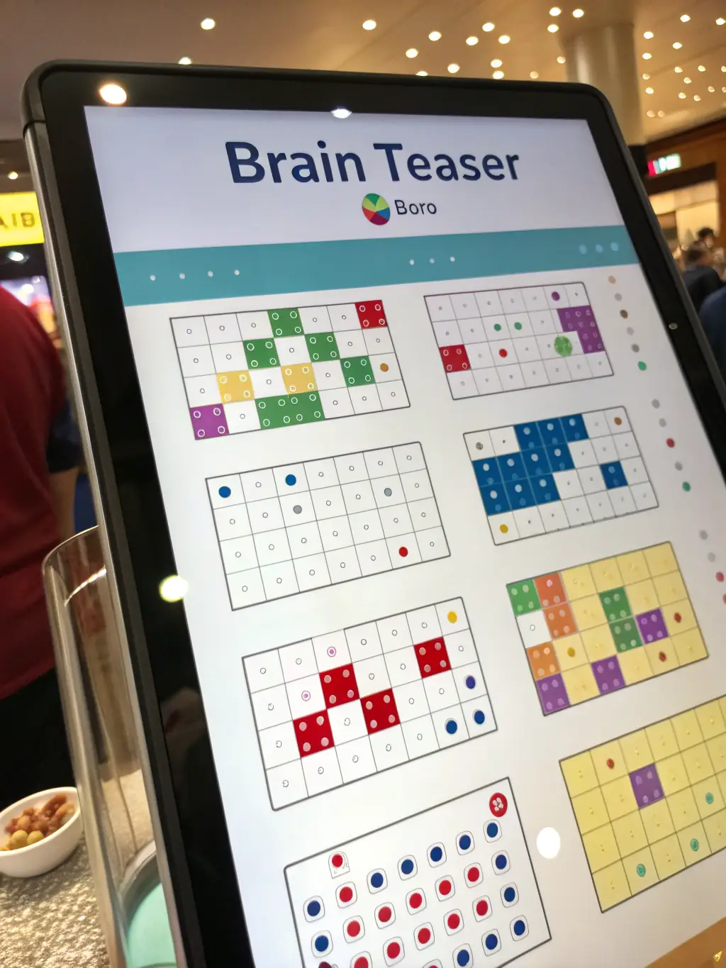 A screenshot of the Yihao Entertainment game demonstrating the AI-powered hint system, offering smart suggestions without giving away the solution.